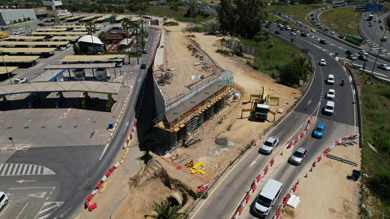 Obras del viaducto del carril BUS-VAO del Aljarafe Norte.| JUNTA