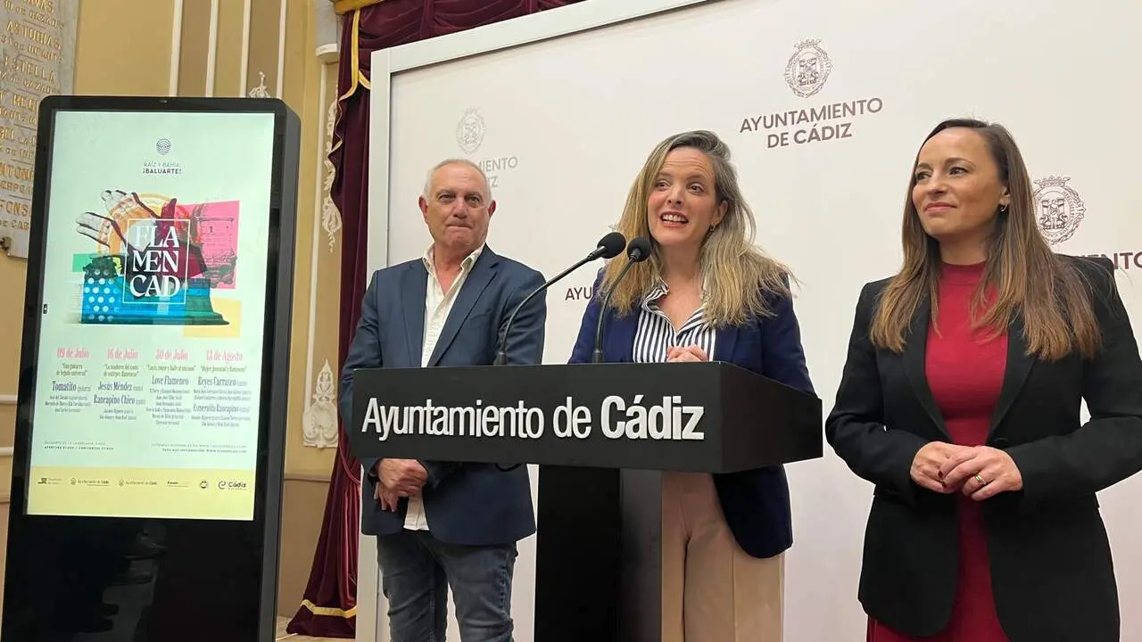 Antonio Montoya, Maite Gonz&aacute;lez y Virginia Mart&iacute;n, en la presentaci&oacute;n de Flamencad. / VIVA