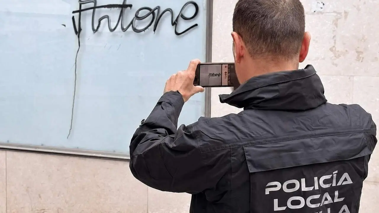 El identificado firmaba sus pintadas como 'Artone' | AYTO DE SEVILLA