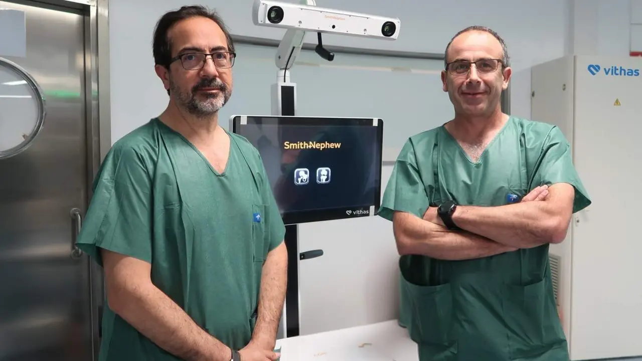 Dres. Pedro Morales y Boris Garc&iacute;a, espcialistas en Cirug&iacute;a Ortop&eacute;dica y Traumatolog&iacute;a de Vithas Sevilla. | VITHAS