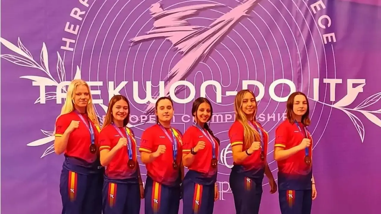 Taekwondistas del Campo de Gibraltar con las medallas. | Taekwondo ITF.