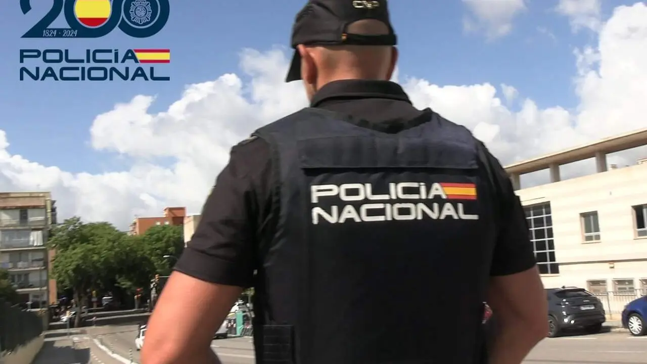 EuropaPress_7187608_agente_policia_nacional