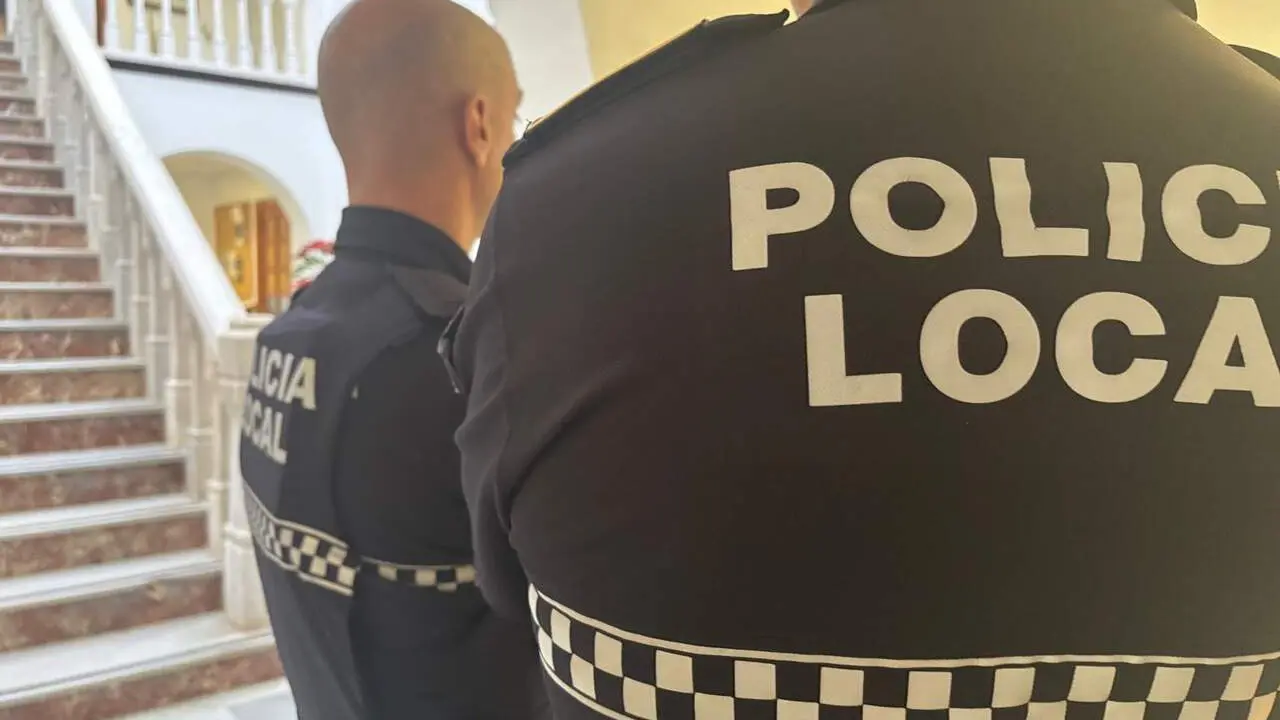 Agentes de la Polic&iacute;a Local de Tarifa. | VIVA C.G.