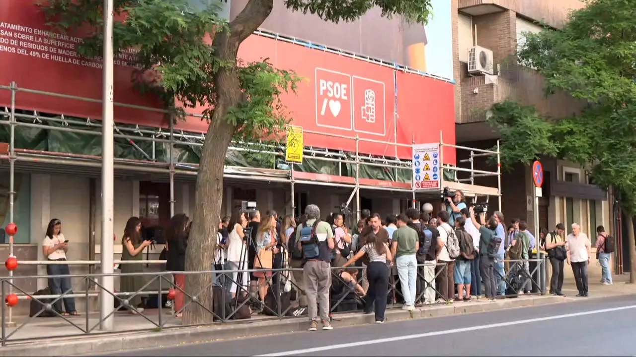 La UCO entra en la sede del PSOE en Ferraz.