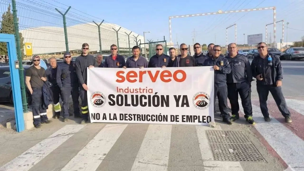 Trabajadores de Serveo Industria durante sus protestas - A.I.