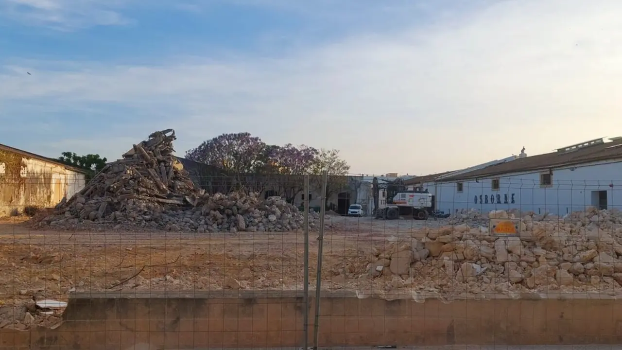 Bodega derruida en Campo de Gu&iacute;a. | VIVA