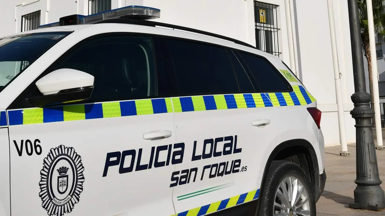 Coche de la Polic&iacute;a Local de San Roque. | VIVA C.G.
