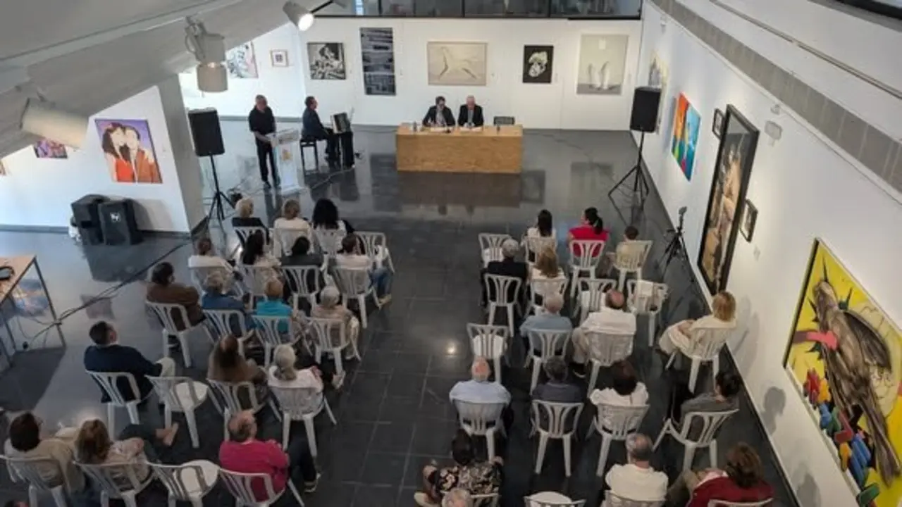 Presentaci&oacute;n del libro de Antonio Pablo Sena Medina. - Foto: Ayuntamiento de La Carolina.
