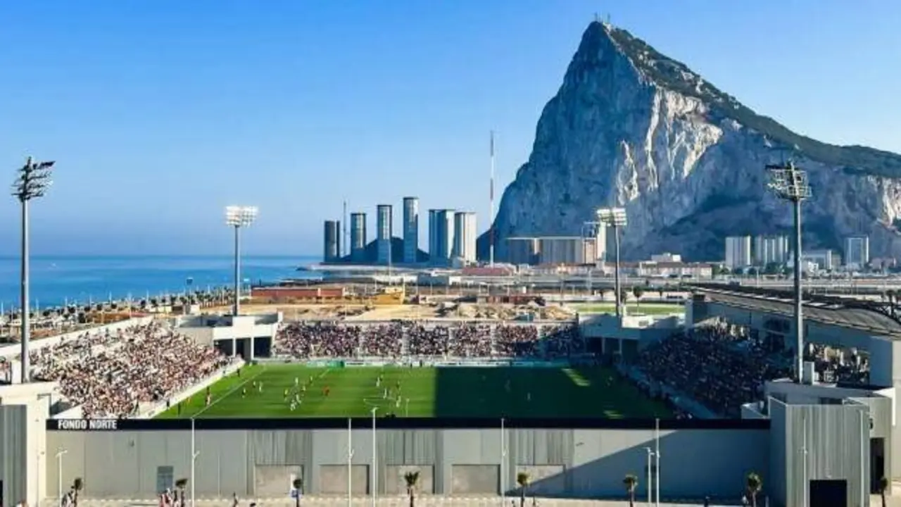 Vista del estadio Ciudad de La L&iacute;nea | VIVA