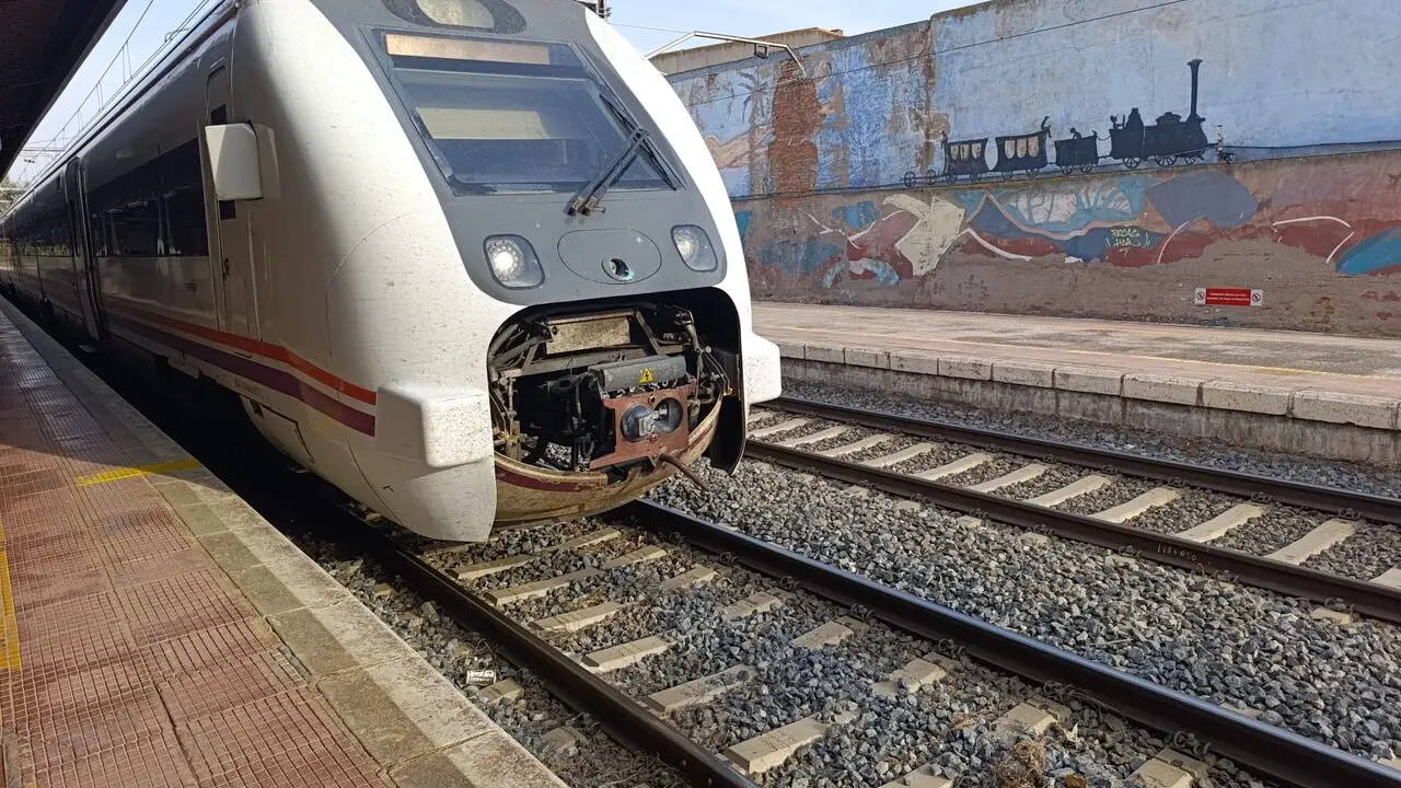 Tren averiado el 31 de mayo en el trayecto entre Madrid y Ja&eacute;n. - Foto: PP.