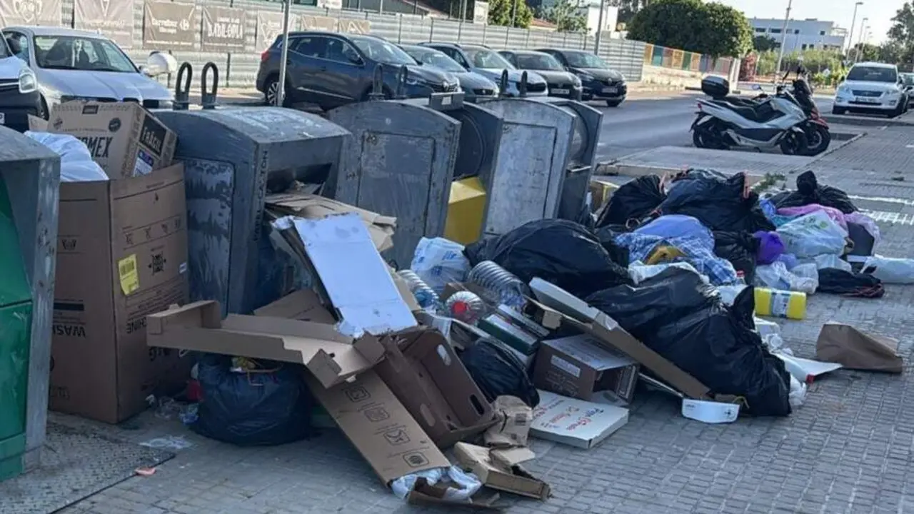 Im&aacute;gen de la basura acumulada durante este fin de semana. PP de Rota