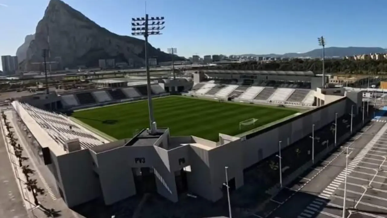 Estadio Ciudad de La L&iacute;nea | VIVA