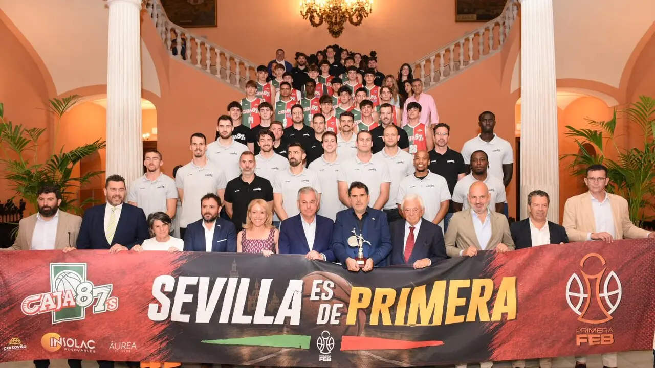 Homenaje al Insolac Caja 87 llevado a cabo en el Ayuntamiento de Sevilla. | AYTO