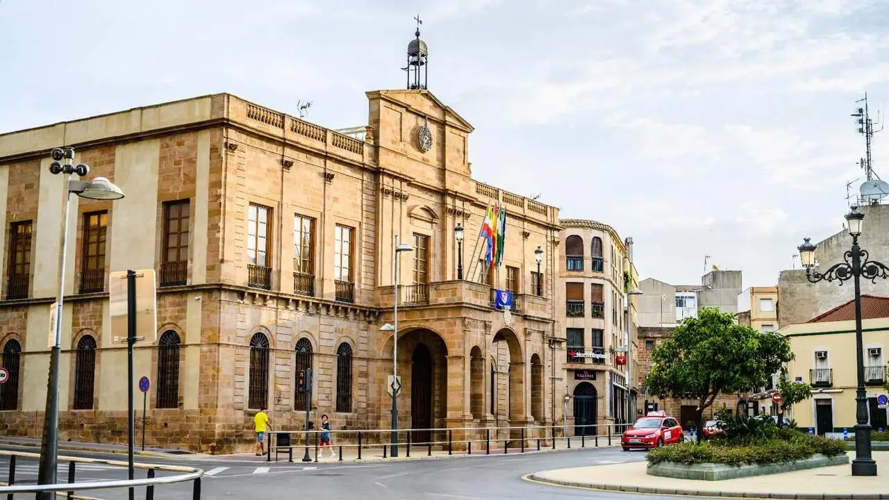 Fachada del Ayuntamiento de Linares.