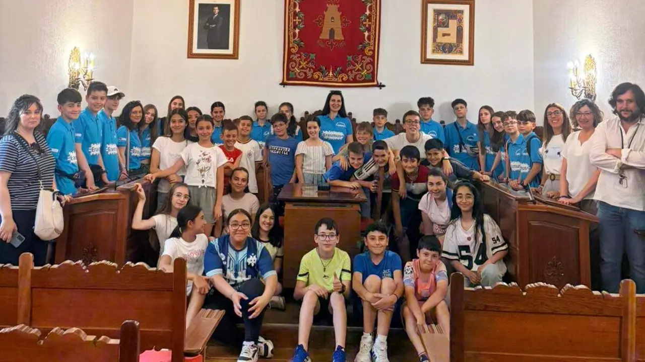 Recepci&oacute;n de los estudiantes de Erasmus+. - Foto. Ayuntamiento de Torredonjimeno.