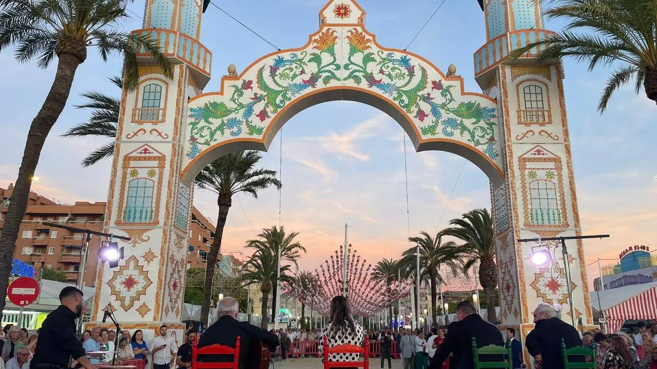 Encendido del alumbrado e inauguraci&oacute;n de la Feria de la Manzanilla./RA&Uacute;L-NICO