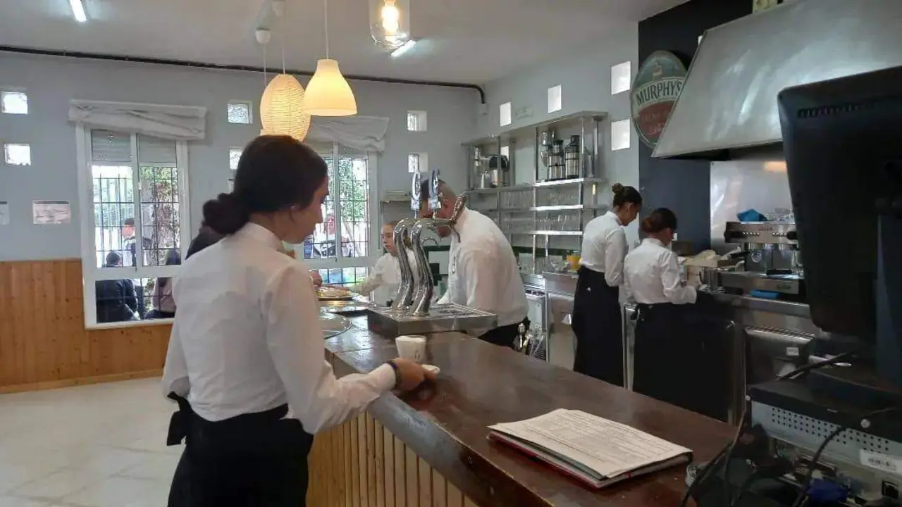 La comunidad educativa de Punta se une contra la supresi&oacute;n del Grado B&aacute;sico de Cocina. | IES Salt&eacute;s.