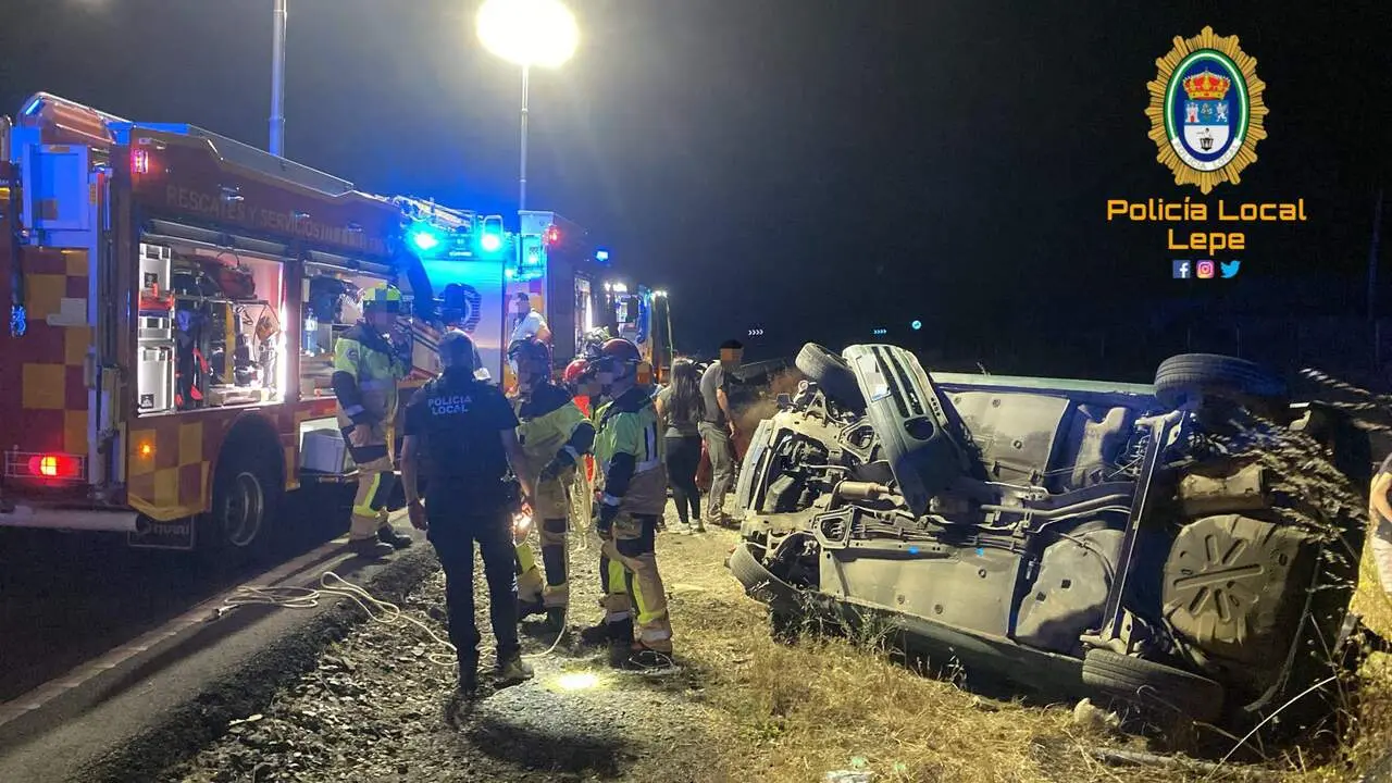 Cinco personas heridas tras un aparatoso accidente de tr&aacute;fico en la N-431 en Lepe. | Polic&iacute;a Local Lepe.