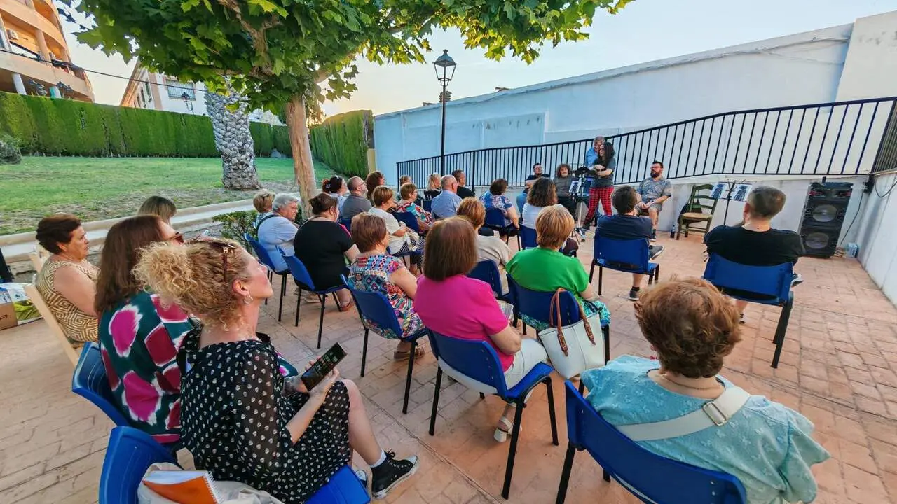 Presentaci&oacute;n del libro Trozos de un alma rota en Martos. | Ayuntamiento de Martos