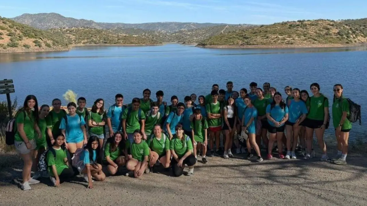 J&oacute;venes reconocidos en la iniciativa municipal. | Ayuntamiento de Meng&iacute;bar
