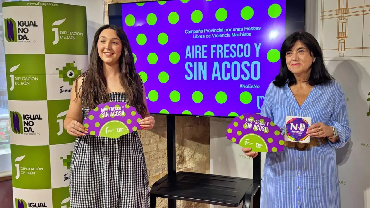 Mar&iacute;a Dolores Ruiz y Paqui Medina presentan 'Aire fresco y sin acoso'. - Foto: Fran Cano