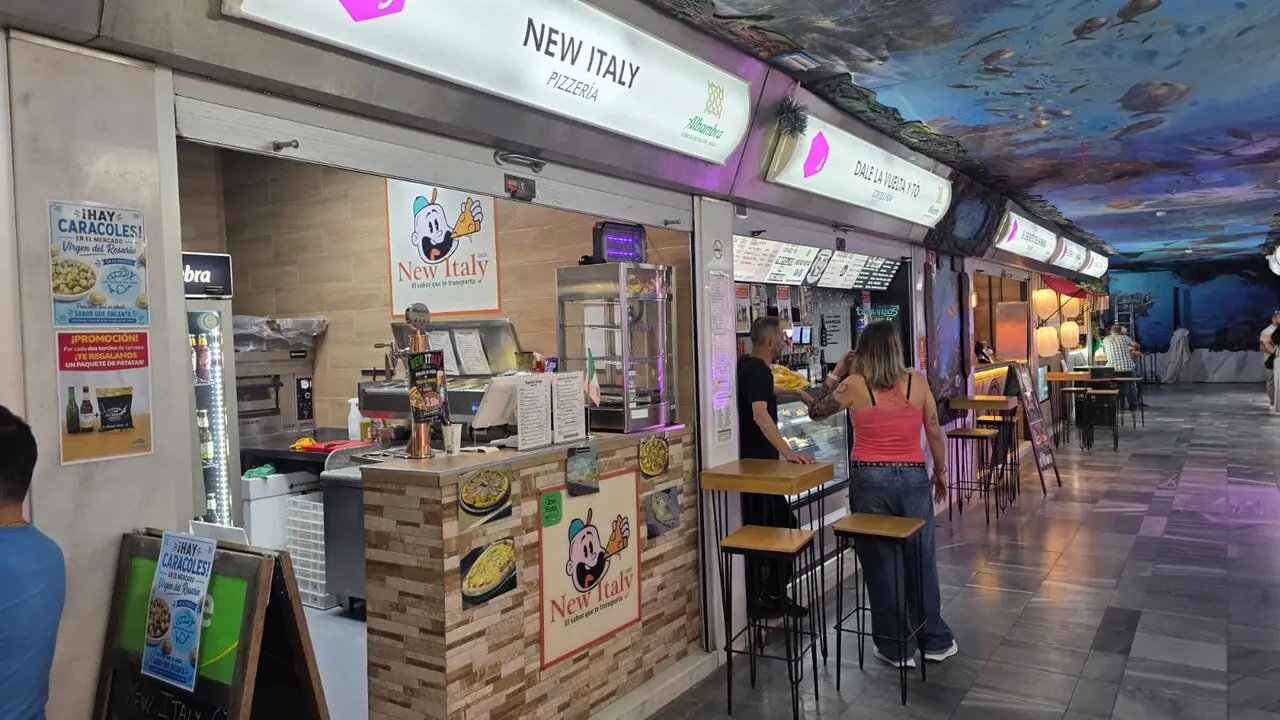 Puestos del Rinc&oacute;n Gastron&oacute;mico del Mercado Virgen del Rosario. / Mar&iacute;a Palacios