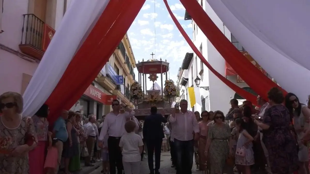 Procesi&oacute;n del Corpus Crhisti en Marmolejo. | Archivo