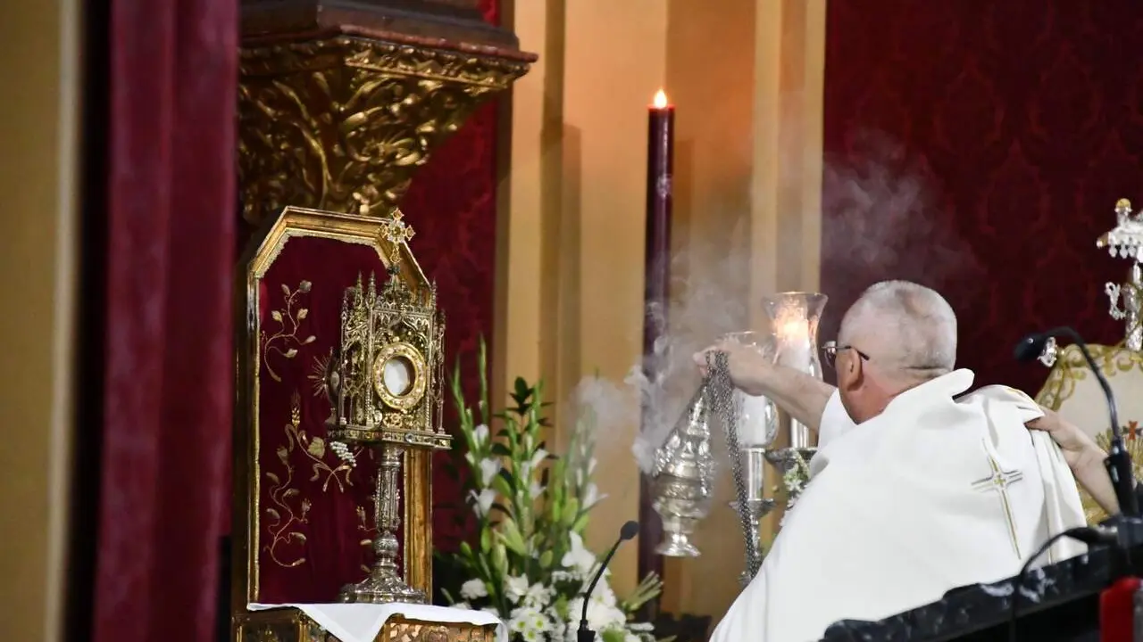 Exaltaci&oacute;n de la Eucarist&iacute;a. | Aurora Mar&iacute;n.