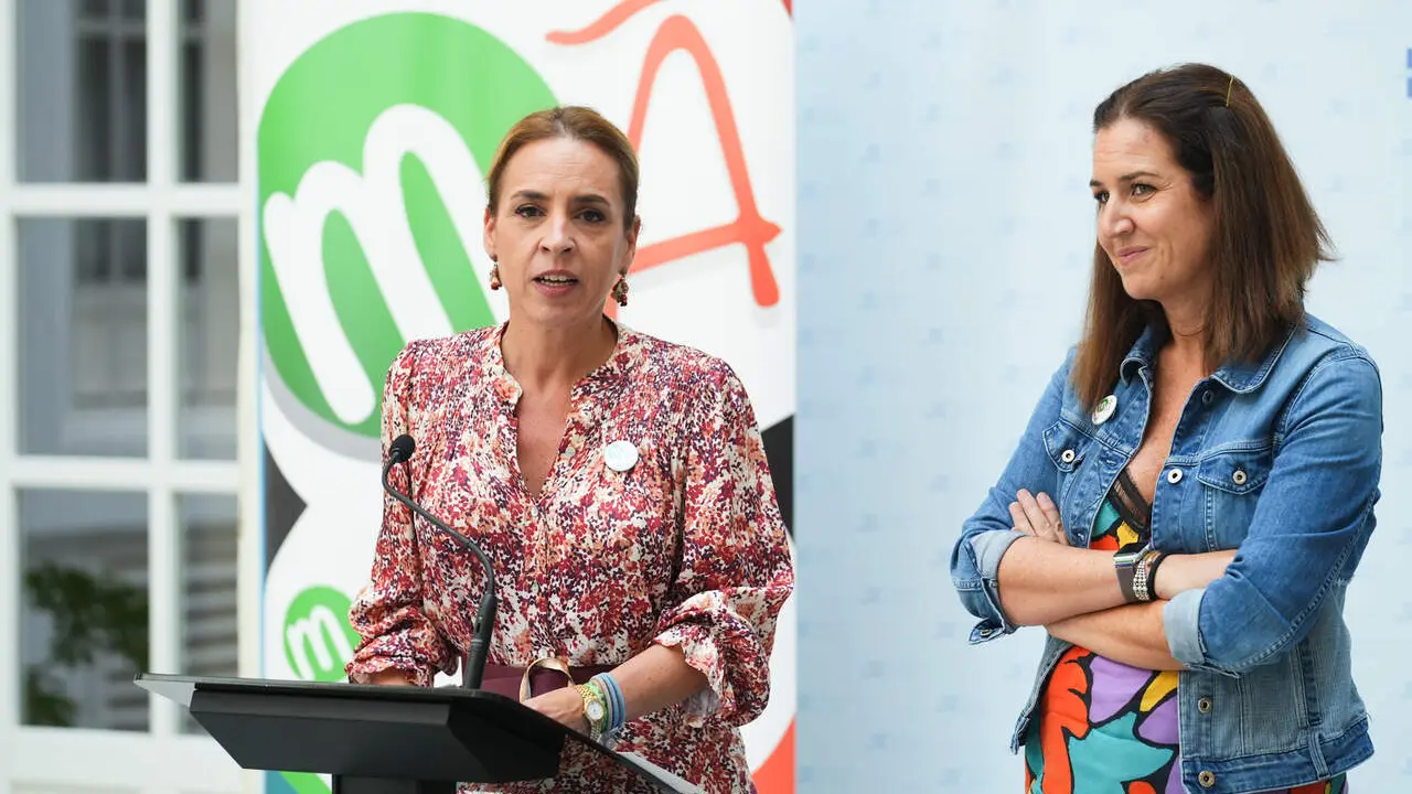 La presidenta de Diputaci&oacute;n, Almudena Mart&iacute;nez, y la diputada de Servicios Sociales, Familias e Igualdad, Paula Conesa. | Diputaci&oacute;n de C&aacute;diz.