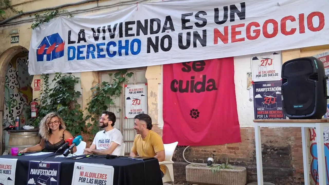 Rueda de prensa en La Invisible./Arroyo.