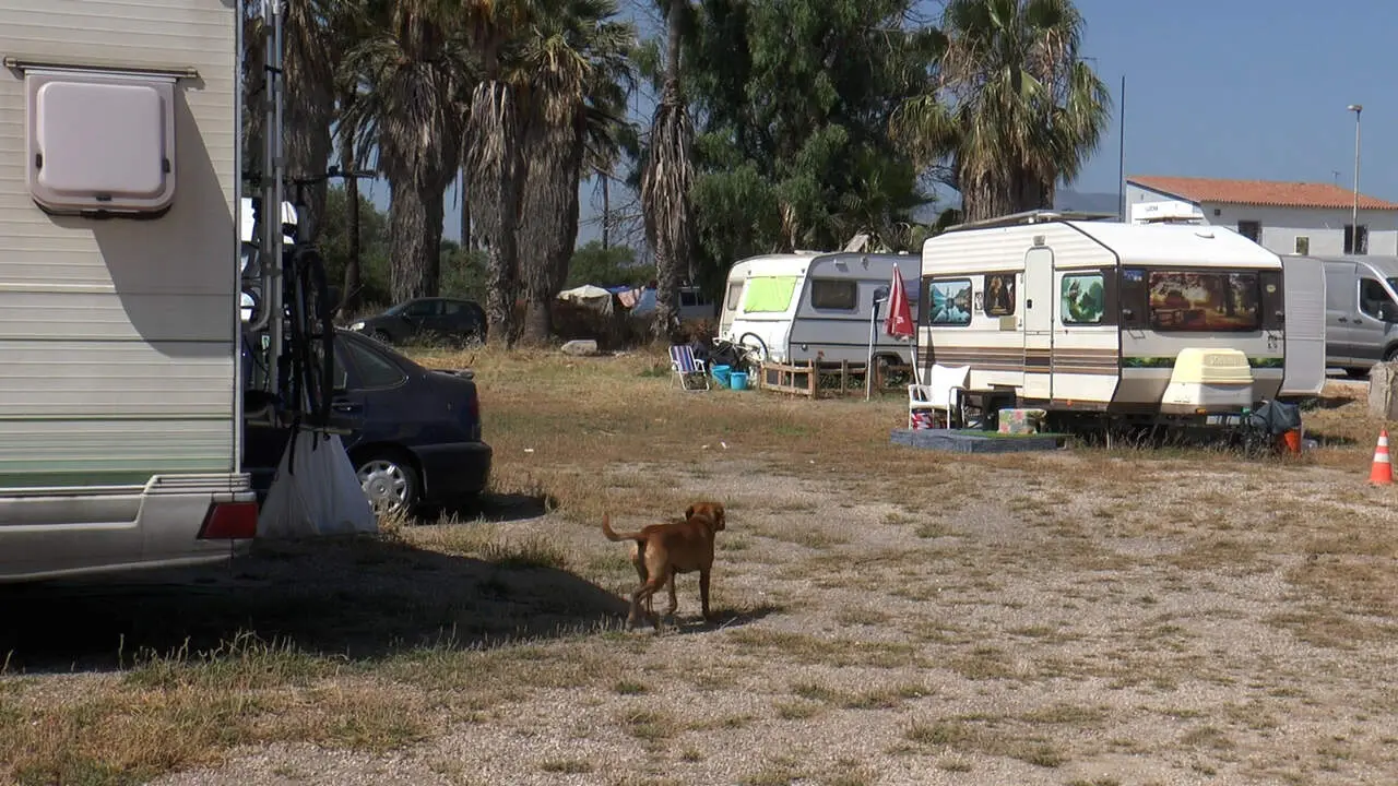 Caravanas en el llano de Sacabo. / JULIA L&Oacute;PEZ