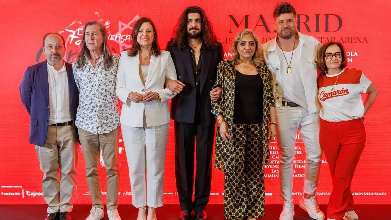 Foto de familia tras la presentaci&oacute;n en Madrid.
