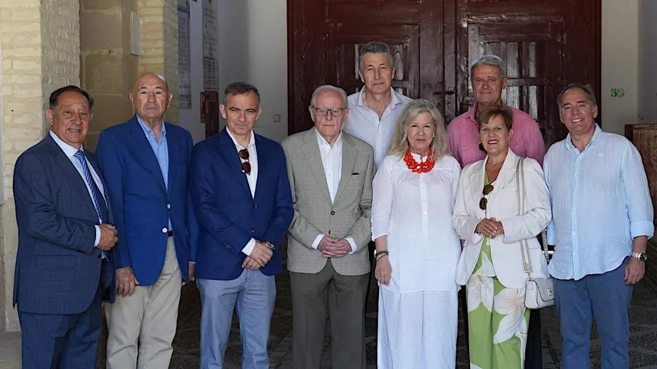 Foto de familia de &ldquo;Toros en El Puerto&rdquo;. | VIVA