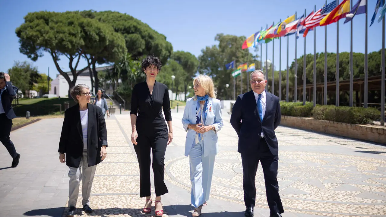 Autoridades en la inauguraci&oacute;n del V Foro Iberoamericano de Migraci&oacute;n. | Gobierno.
