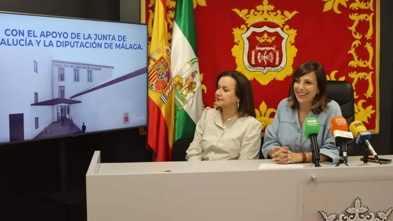 04062026 - Fern&aacute;ndez y Pav&iacute;a, durante la presentaci&oacute;n.