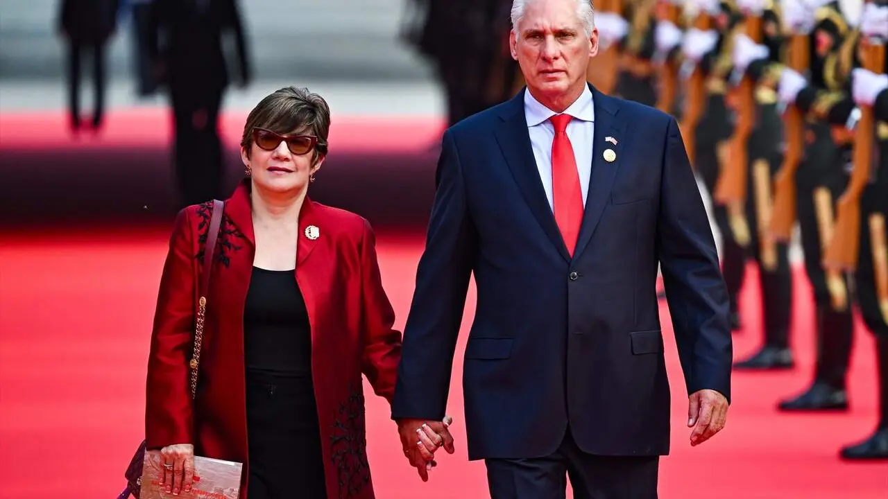 El presidente de Cuba, Miguel D&iacute;az-Canel, y su esposa
- Europa Press