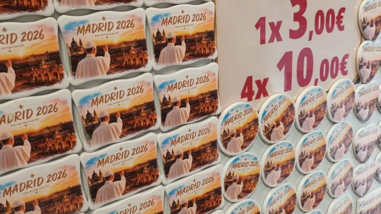 Un Madrid en blanco y amarillo espera a Le&oacute;n XIV. | Europa Press.