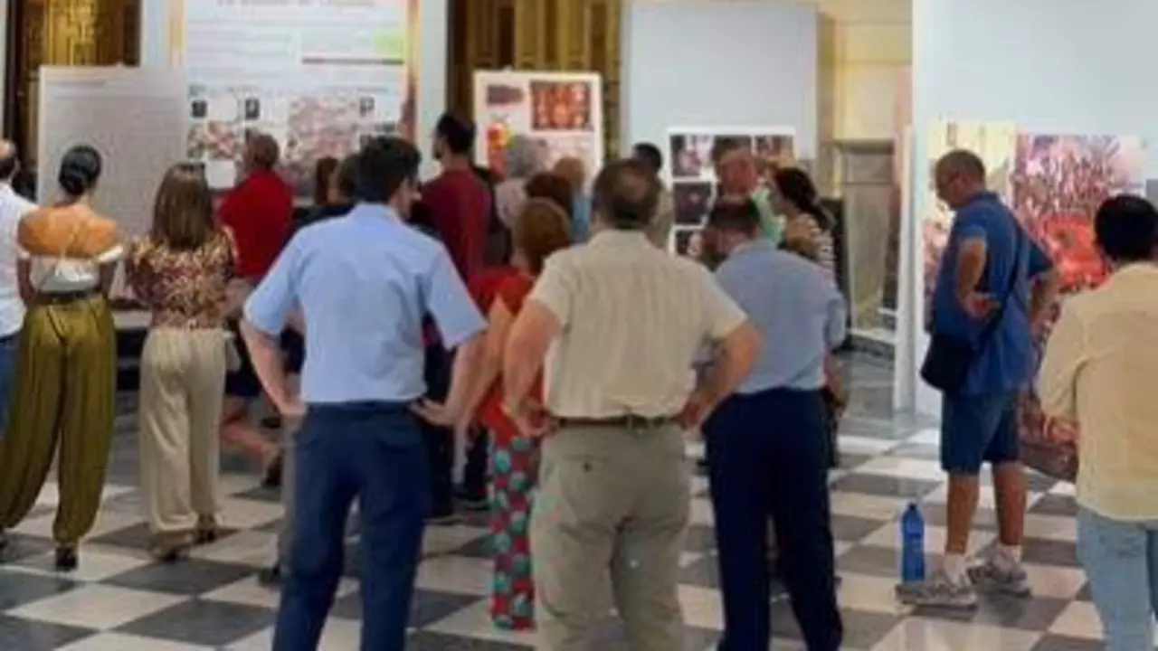 Inauguraci&oacute;n de la exposici&oacute;n en Arjona. | Ayuntamiento de Arjona