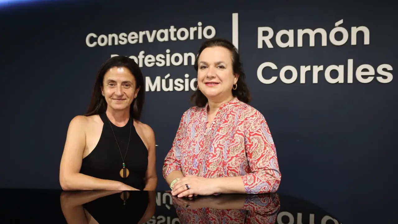 03062026 - Margarita Pav&iacute;a, a la derecha, y Ana Mar&iacute;a P&eacute;rez, coordinadora de Igualdad del Conservatorio.