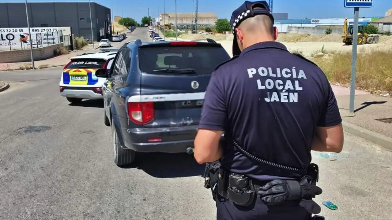 Un agente de la polic&iacute;a, en Ja&eacute;n. - Foto: Ayuntamiento