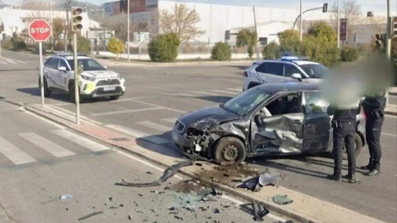 Investigado tras un accidente de tr&aacute;fico en Albolote cuando cuadruplicaba la tasa de alcohol. | Europa Press.