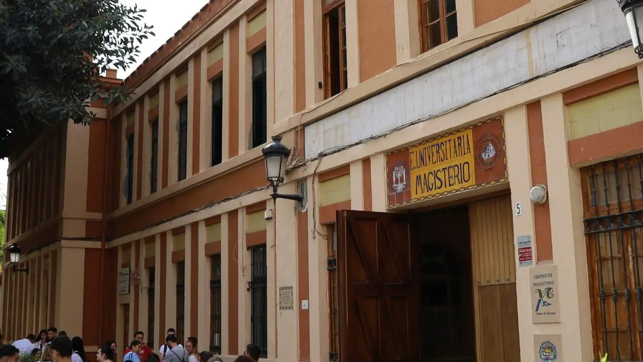 Nuevo impulso educativo a La L&iacute;nea y la comarca - Magisterio