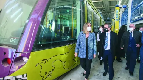 La consejera de Fomento, el alcalde de Ja&eacute;n y detr&aacute;s Maribel Lozano y Jes&uacute;s Estrella. - VIVA JA&Eacute;N