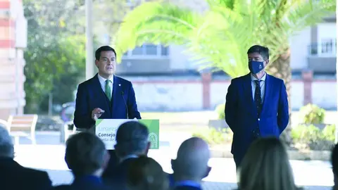 Juanma Moreno y Juan Mar&iacute;n, la pasada semana en Linares. - EFE