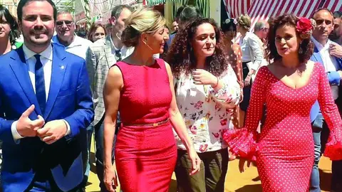 Alberto Garz&oacute;n y Yolanda D&iacute;az visitaron la Feria de Sevilla junto a Inmaculada Nieto. - VIVA JA&Eacute;N