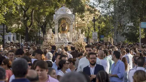 La Virgen de la Cinta en la bajada. - AYTO