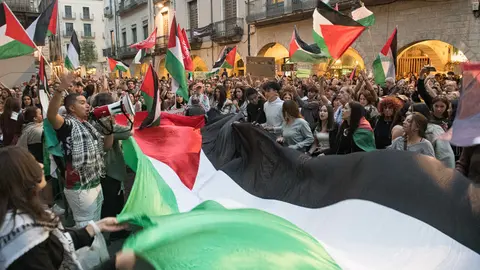 Cientos de personas durante una concentraci&oacute;n en apoyo a la Global Sumud Flotilla | Gl&ograve;ria S&aacute;nchez / Europa Press