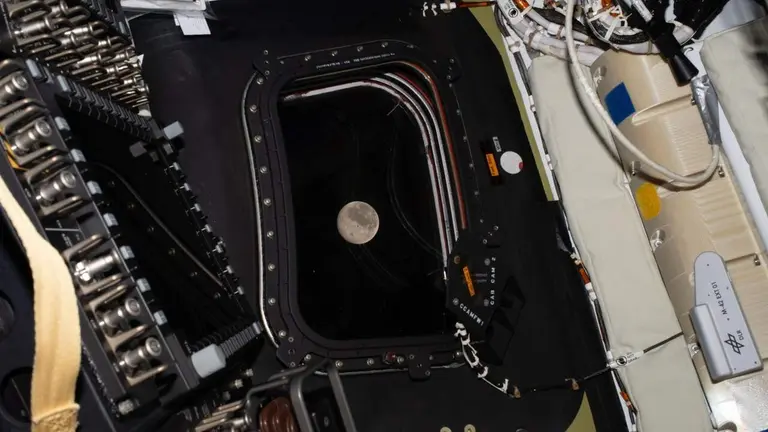 Sexto d&iacute;a de vuelo de Artemis II: La tripulaci&oacute;n est&aacute; lista para el sobrevuelo lunar
- NASA