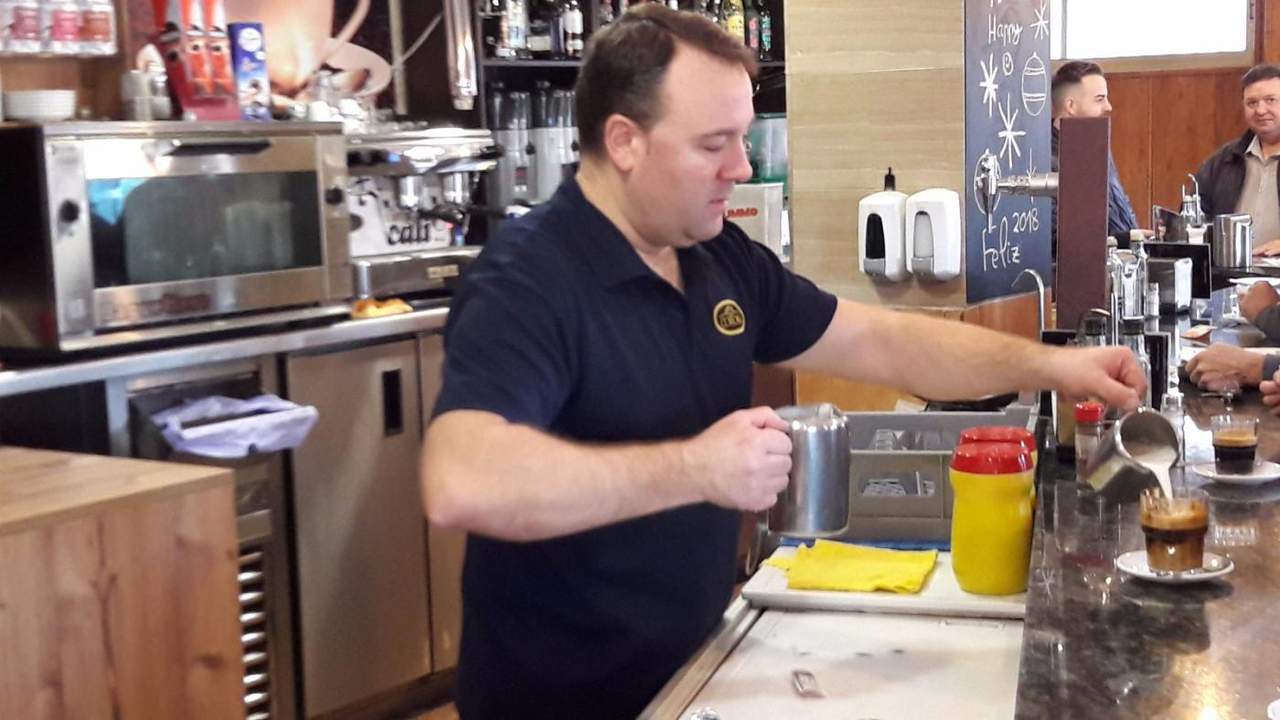 David Corona, propietario de bar