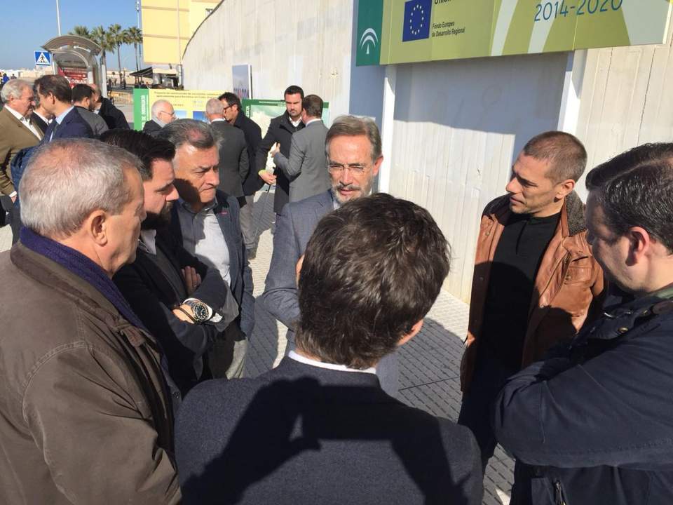 El consejero con los hosteleros.